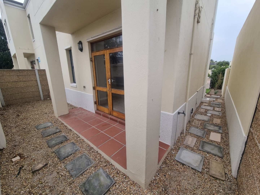 To Let 2 Bedroom Property for Rent in Royal Ascot Western Cape